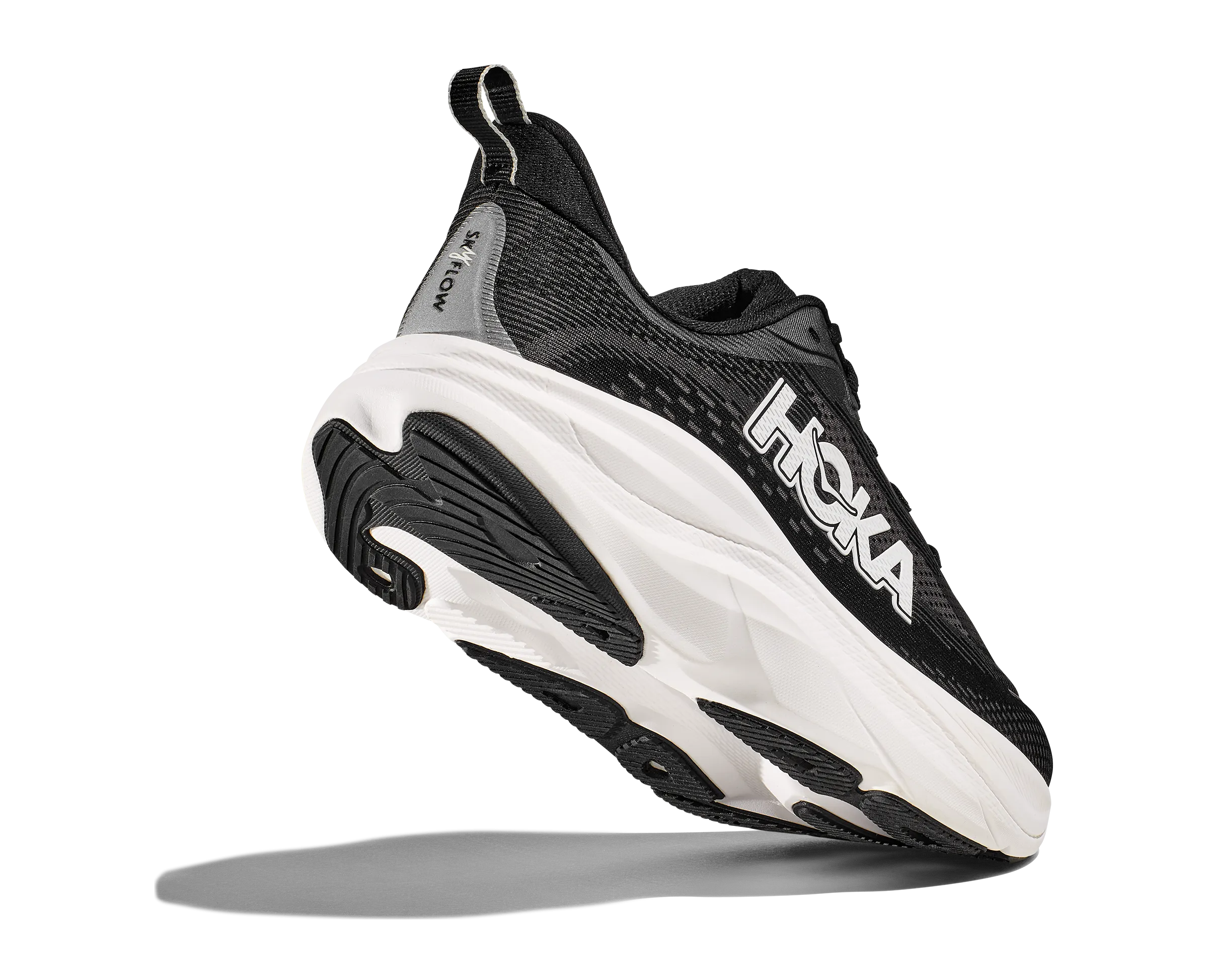 M Hoka Skyflow