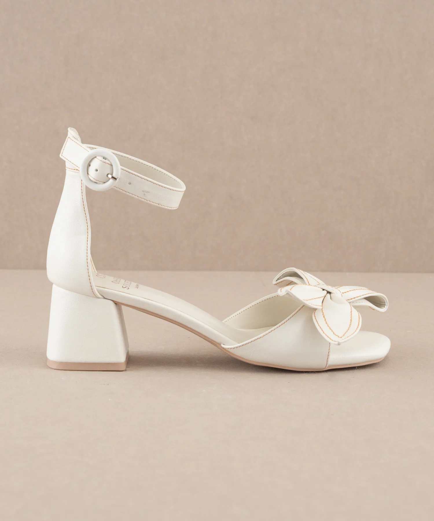 The Vigo | White Low Heel With A Sweet Bow